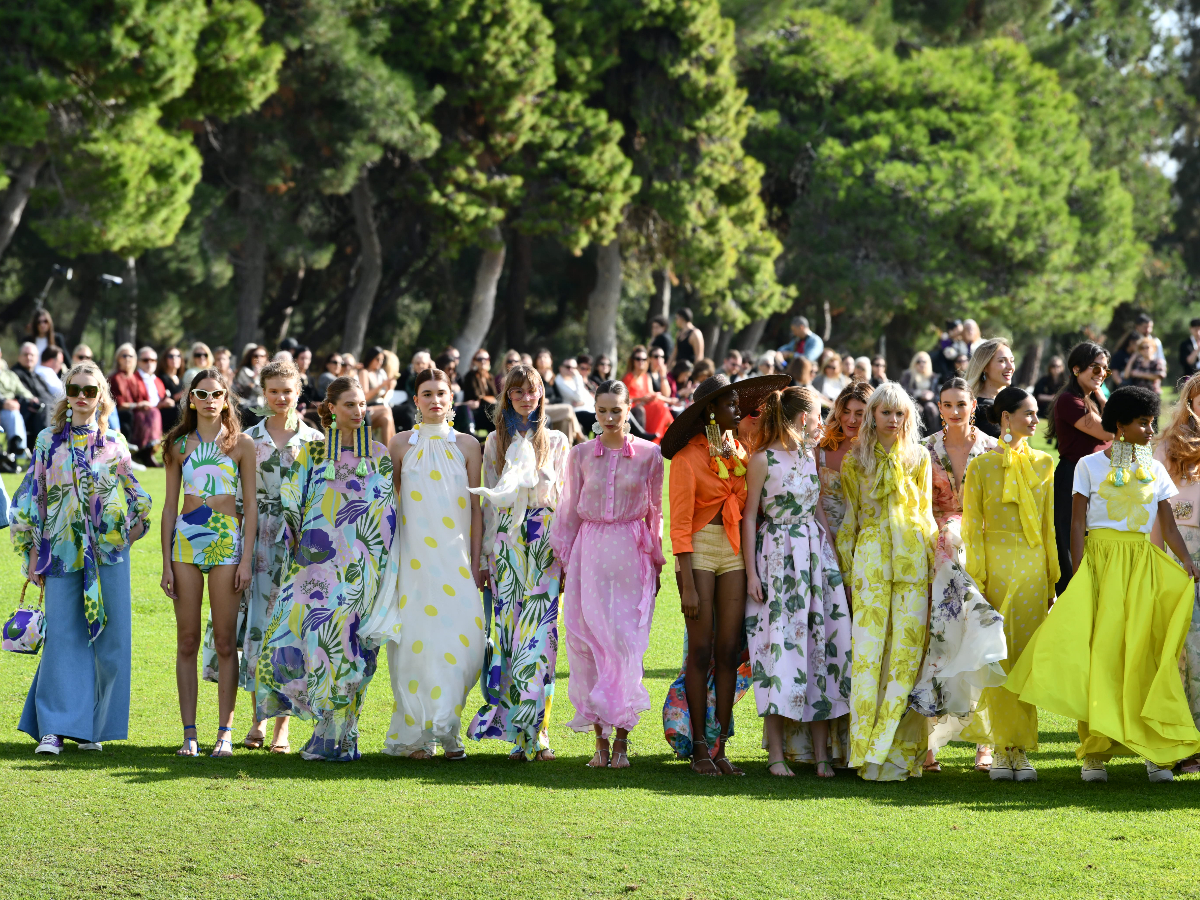 Vassilis Zoulias: Η συλλογή «Beautiful» απευθύνεται στη γυναίκα που θέλει να νιώθει όμορφη «φορώντας» την retro chic κομψότητα