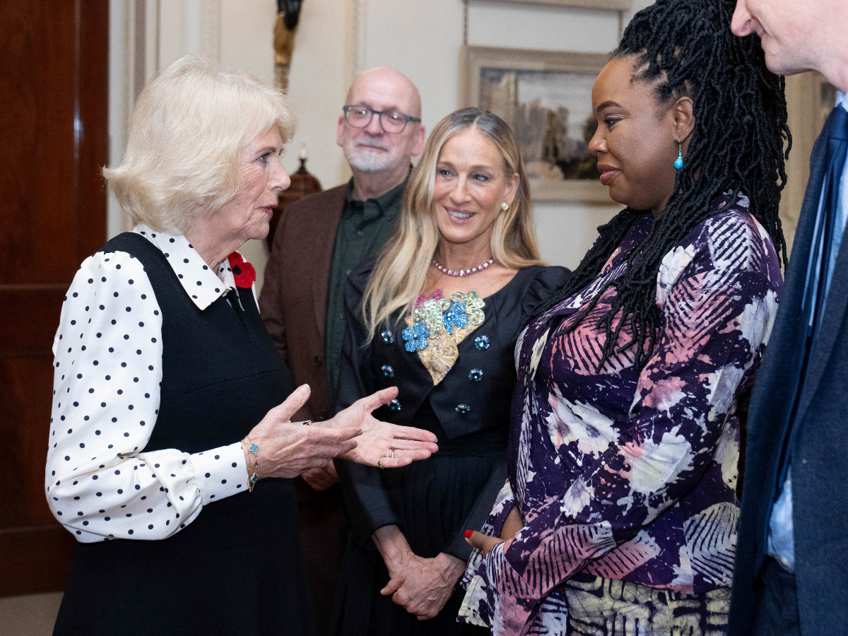 Sarah Jessica Parker: Καλεσμένη της βασίλισσας Καμίλα στο παλάτι, με άψογο στιλ