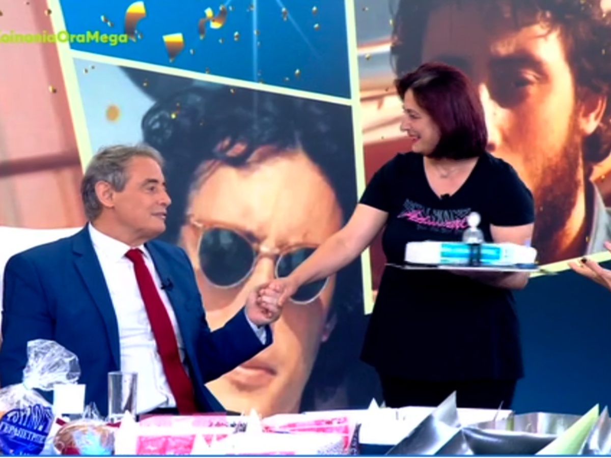 Γενέθλια για τον Ιορδάνη Χασαπόπουλο στο «Κοινωνία Ώρα Mega» – Η τούρτα έκπληξη από τη σύζυγό του