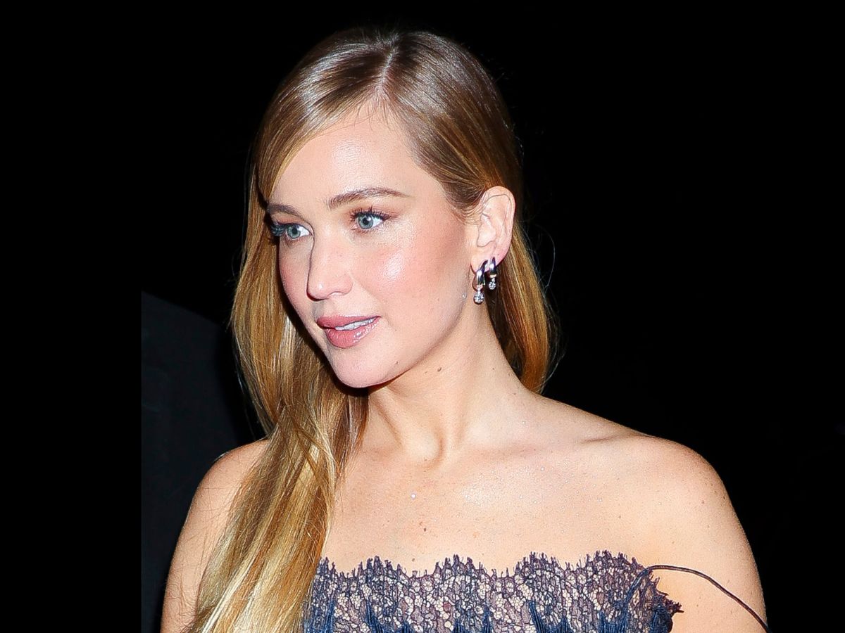 Jennifer Lawrence: Τα «Clear Gloss» νύχια της είναι το πιο minimal μανικιούρ του χειμώνα