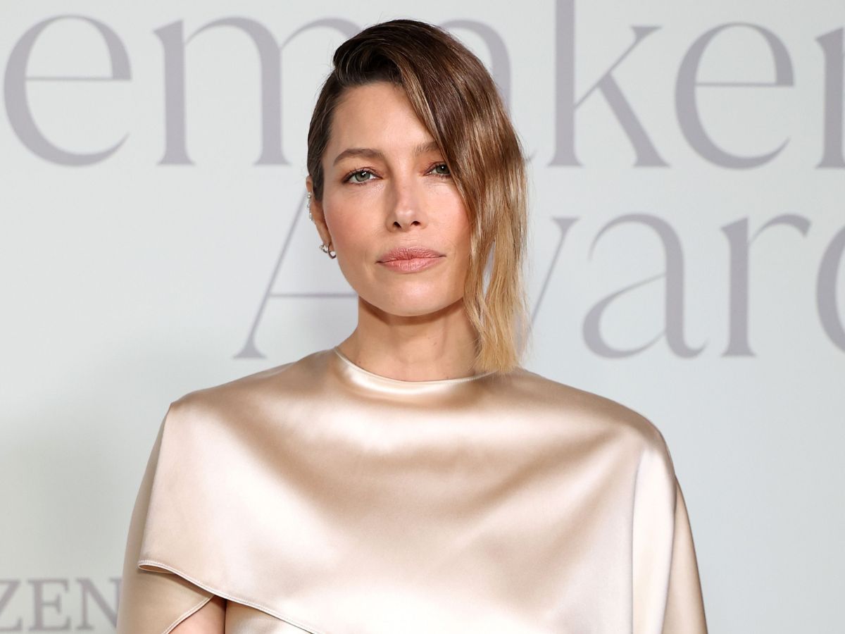 Jessica Biel: Το soft glam μακιγιάζ της ταιριάζει άψογα σε καστανές