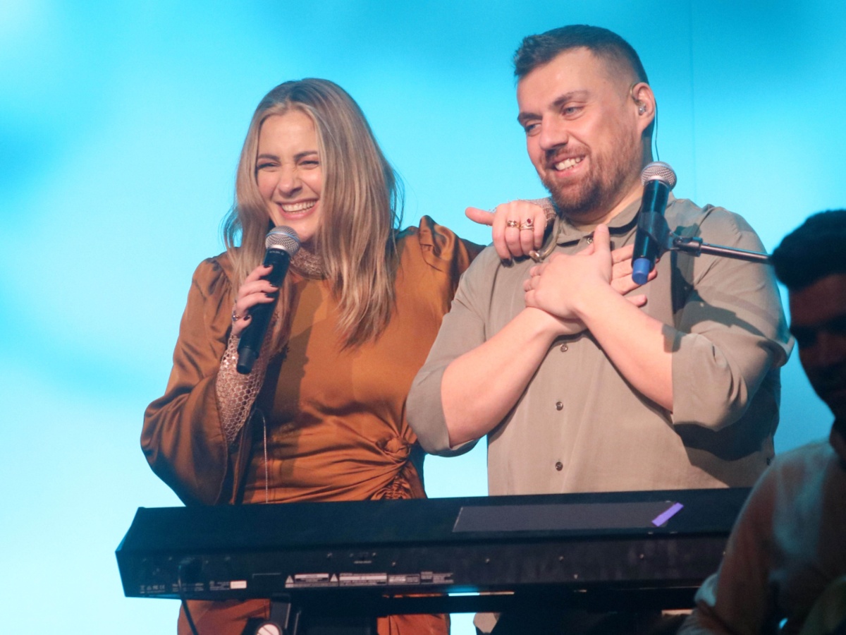 Θέμης Καραμουρατίδης: Στηρίζει δημόσια Νατάσσα Μποφίλιου και Γιάννη Χαρούλη – «Η μουσική του Χατζιδάκι είναι πάνω από όλους»