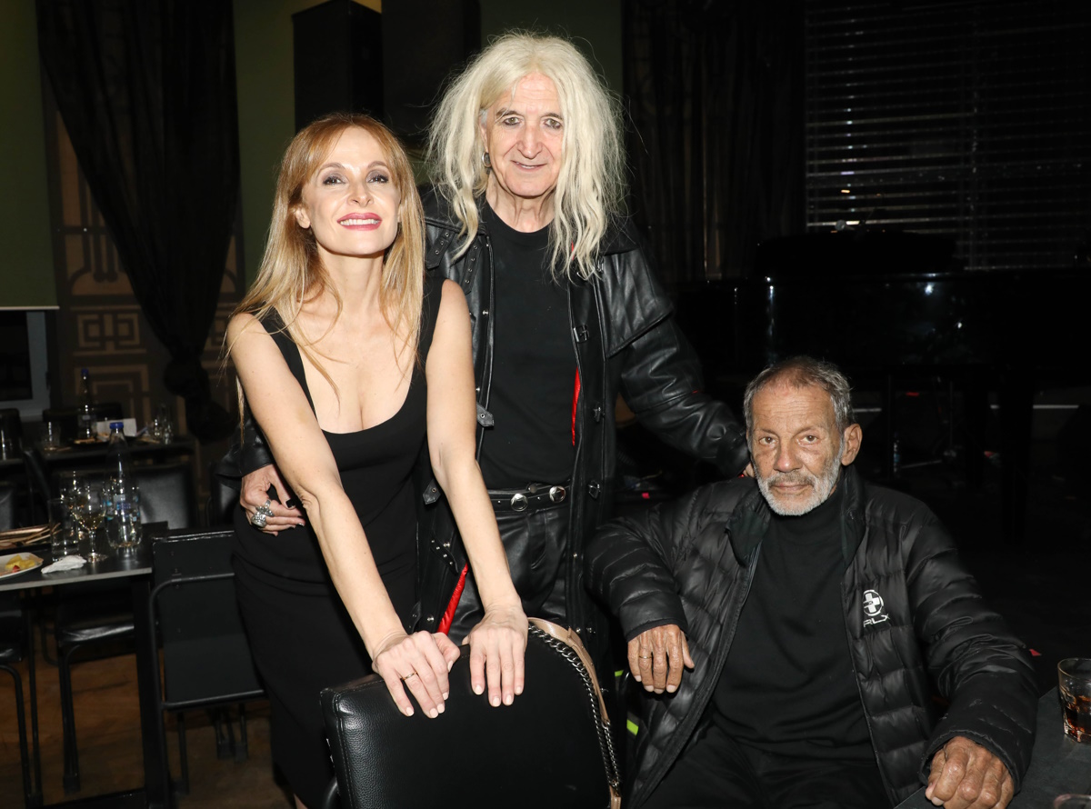 Νίκος Καρβέλας – Έλενα Φερεντίνου: Σπάνια βραδινή έξοδος για το ζευγάρι – Η συνάντηση με τον Σταύρο Ξαρχάκο