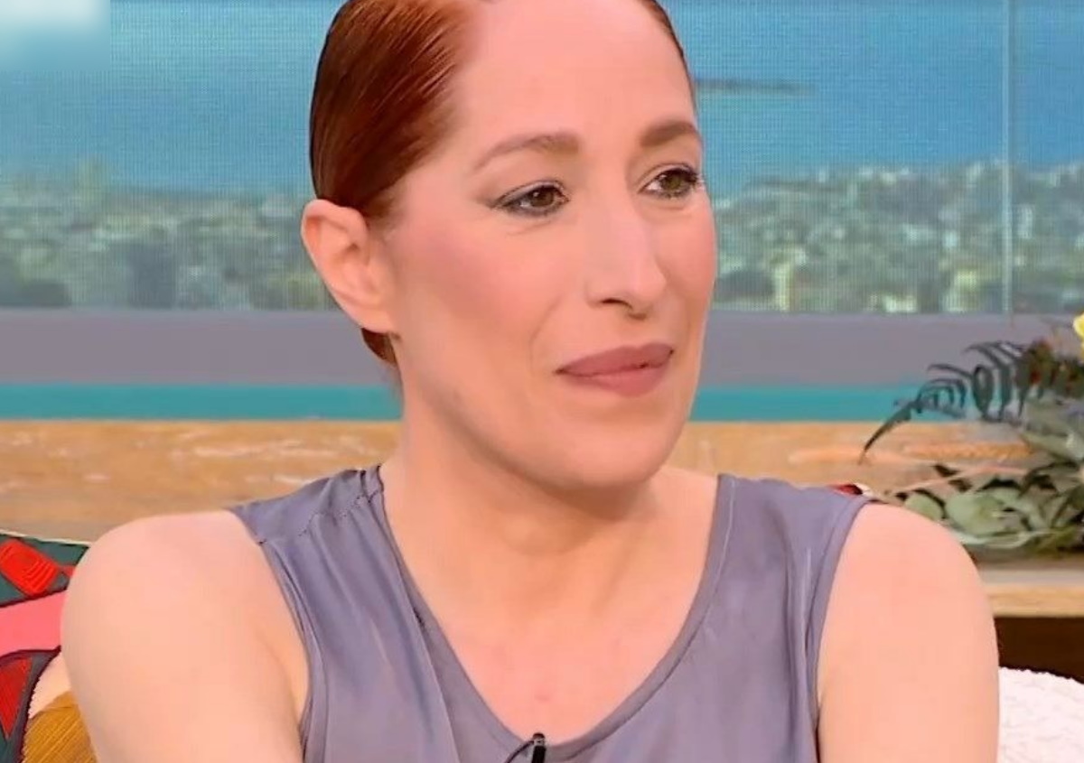 Κόρα Καρβούνη: Η απόφαση να παντρευτεί με τον σύζυγό της μετά από δέκα χρόνια σχέσης – «Το είχαμε ξεχάσει»