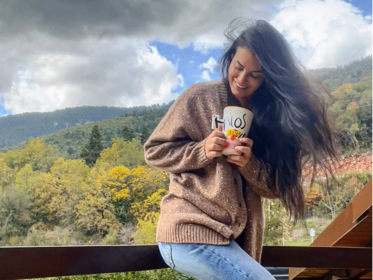 Μαρία Κορινθίου: «Οι άνθρωποι έχουμε τρελαθεί, υπάρχει πολλή ζήλεια και φθόνος»