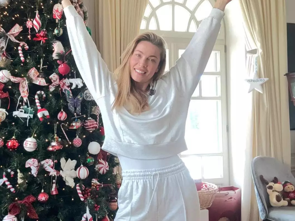 Μαριέττα Χρουσαλά: Το πανύψηλο χριστουγεννιάτικο δέντρο που στόλισε στο σπίτι της – Φωτογραφία