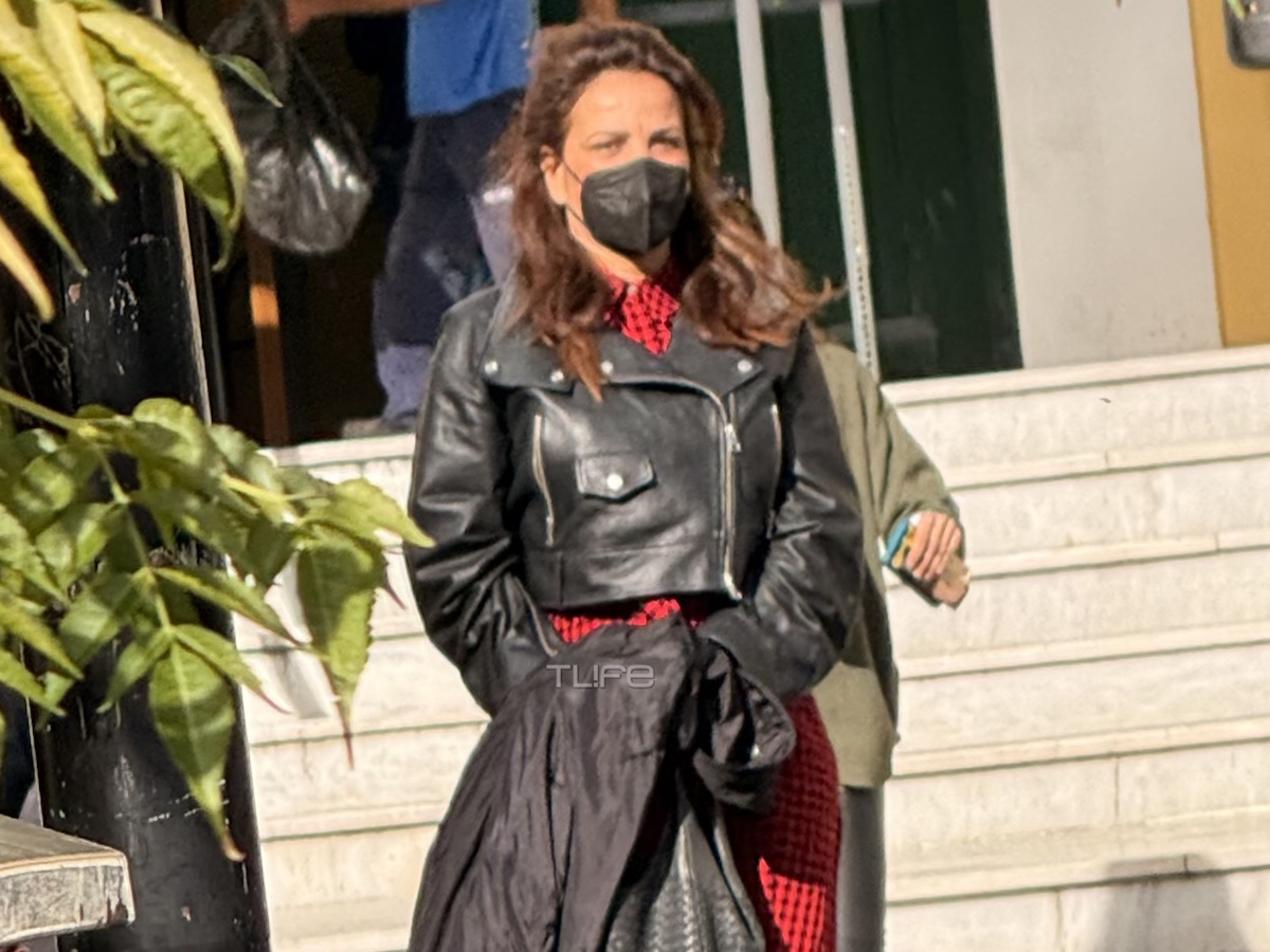 Δήμητρα Ματσούκα: Με χειροπέδες στα δικαστήρια Ευελπίδων – Αποκλειστικό βίντεο