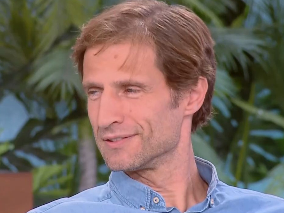 Μάξιμος Μουμούρης: «Η μητέρα μου έφυγε από τη ζωή όταν ήμουν 8 χρονών, δεν ένιωσα ποτέ φόβο με τον πατέρα μου»