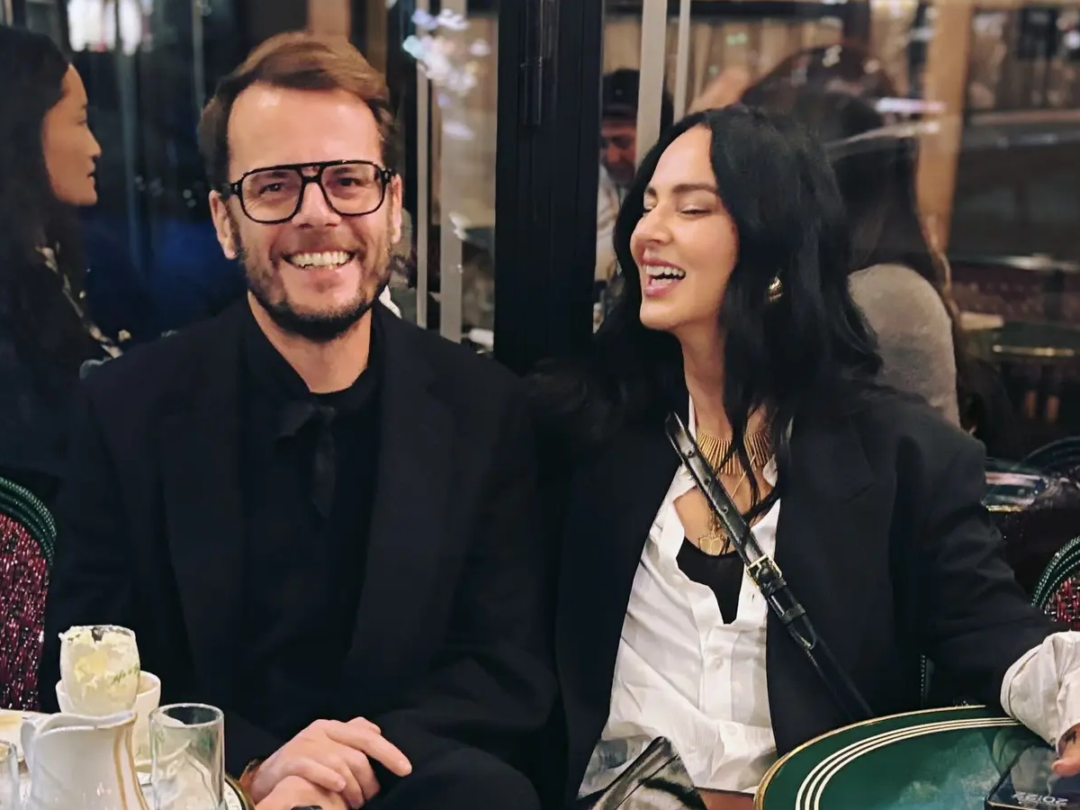 Ζενεβιέβ Μαζαρί: Τα παθιασμένα φιλιά με τον σύζυγό της στο Παρίσι – Φωτογραφίες