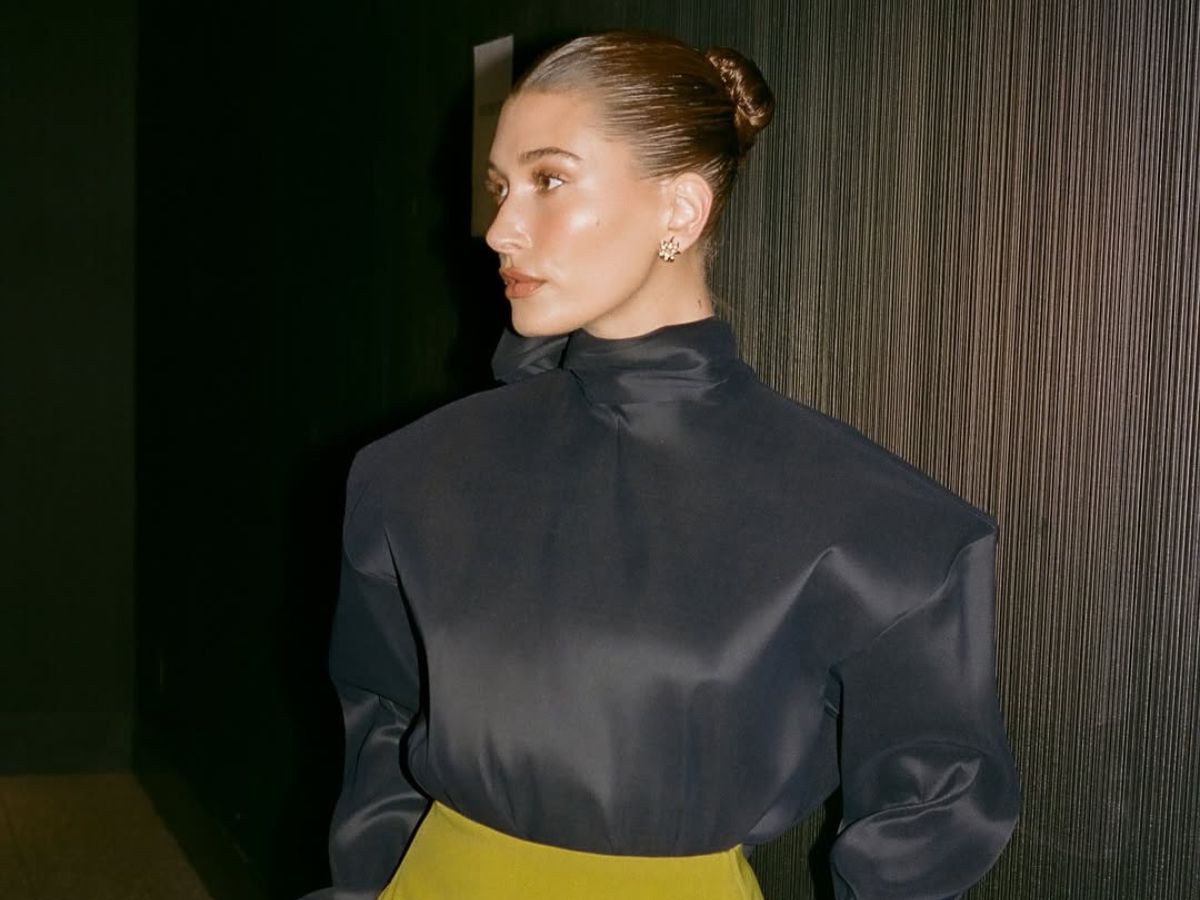 No Slickback November: Μήπως ήρθε η ώρα να κάνεις «detox» από τα σφιχτά χτενίσματα;