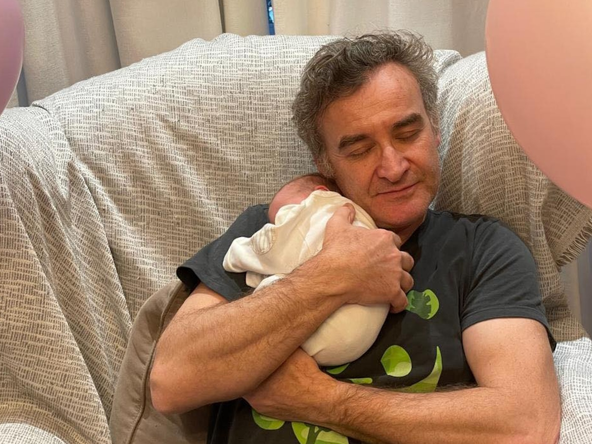 Συγκινεί ο Νίκος Ορφανός για την κόρη του: «Χαιρόμασταν και κλαίγαμε με κάθε 10 γραμμάρια που έπαιρνε»