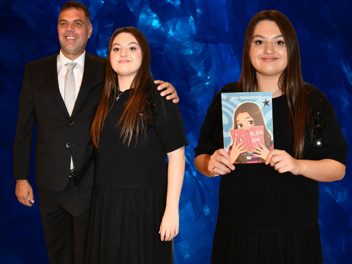 Περήφανος ο Δημήτρης Παπανικολάου: Η κόρη του, Άρια Παπανικολάου παρουσίασε το πρώτο της βιβλίο – Φωτογραφίες TLIFE