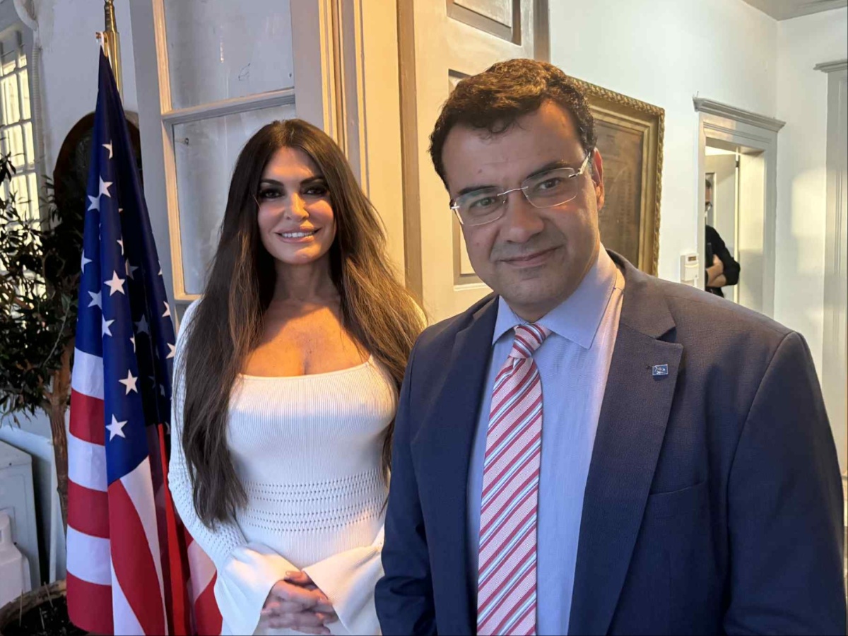 Κίμπερλι Γκιλφόιλ: Η νέα εμφάνιση στη Ύδρα και το τιμητικό μετάλλιο που έλαβε