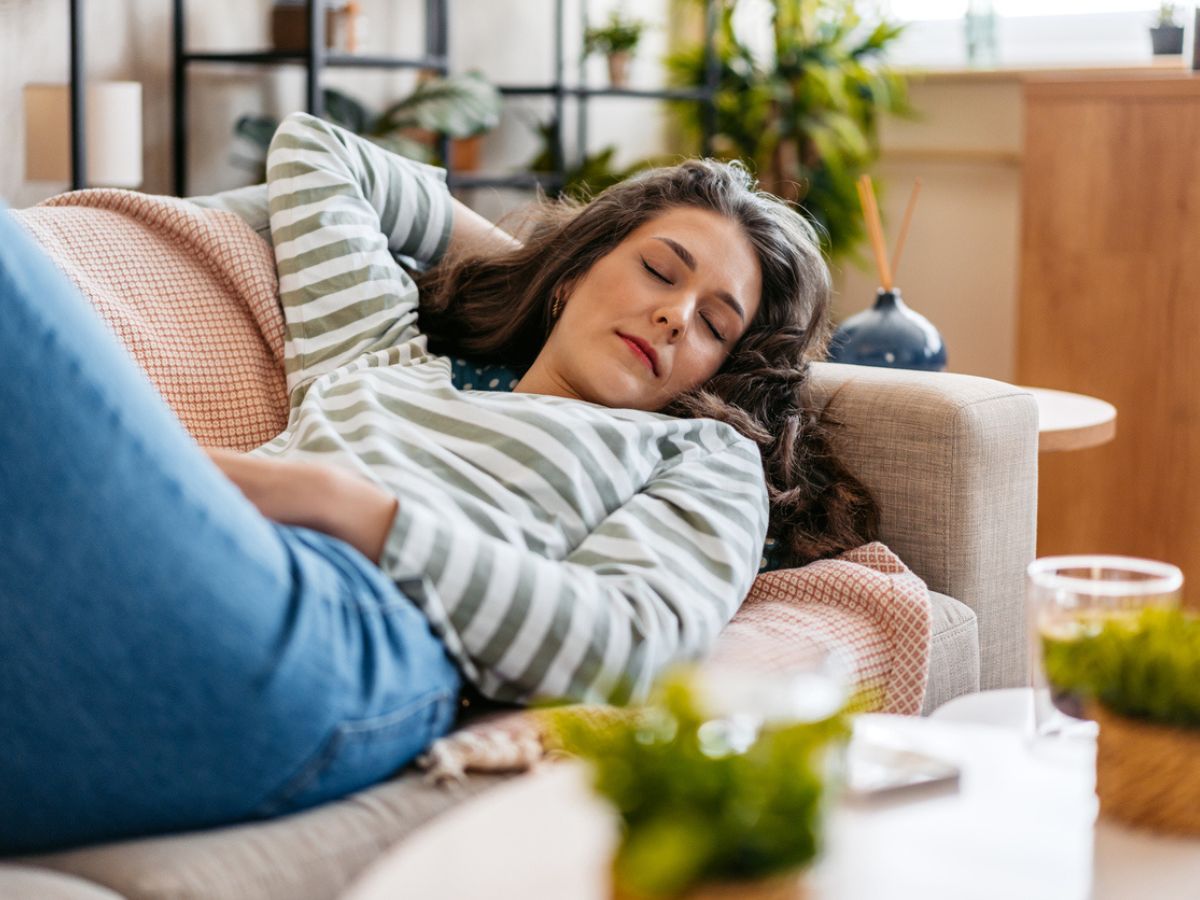 Power Nap: Πότε πραγματικά σε ωφελεί και πότε σε κουράζει;