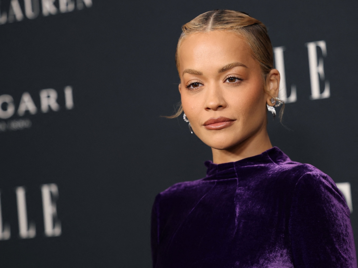 Το throwback χτένισμα της Rita Ora που θέλουμε να δοκιμάσουμε σήμερα