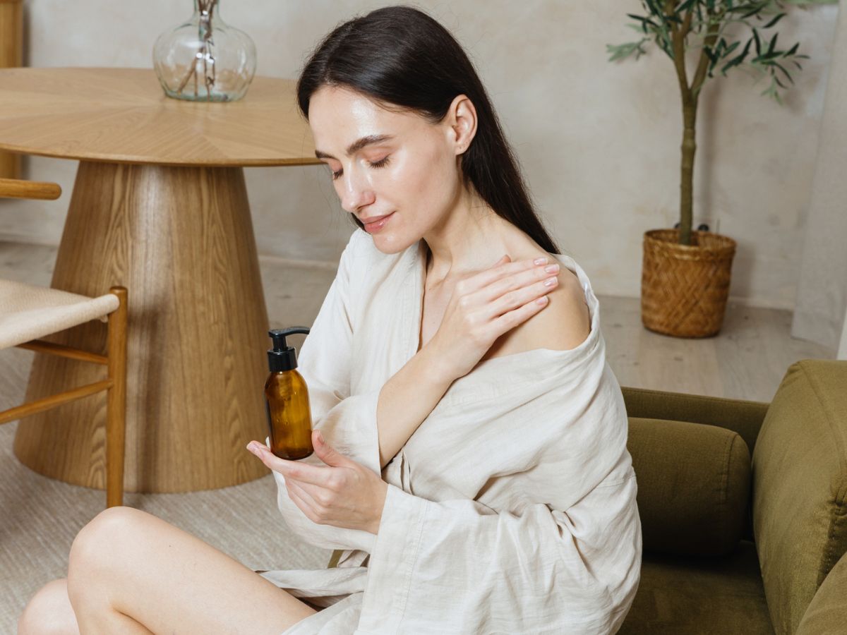 Serums vs έλαια σώματος: Ποια είναι η πραγματική διαφορά τους και πώς θα επιλέξεις σωστά;