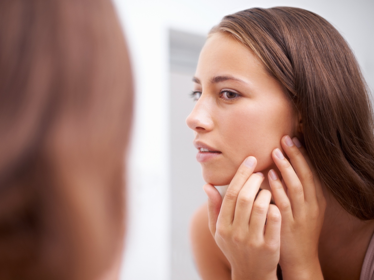 Προϊόντα περιποίησης με ενεργά συστατικά: Αν εμφανιστούν μικρές ατέλειες μετά την εφαρμογή μην αγχωθείς είναι καλό σημάδι