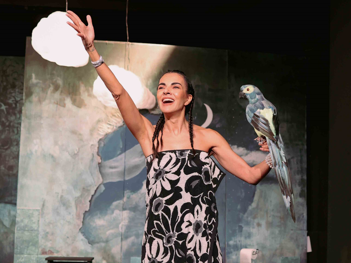 Η Μαρία Σολωμού ταξιδεύει με την παράστασή της στη Θεσσαλονίκη