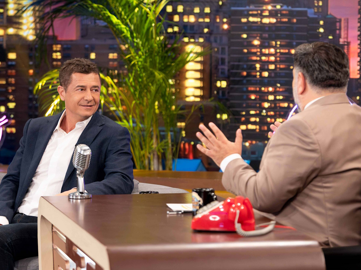 Ο Γρηγόρης Αρναούτογλου υποδέχεται στο The 2Night Show τον Αντώνη Σρόιτερ