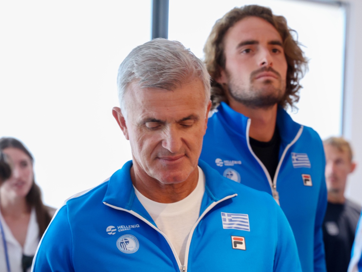 Στέφανος Τσιτσιπάς: Ο πατέρας του, Απόστολος Τσιτσιπάς υποστήριξε ότι εκείνος οδηγούσε το πολυτελές αυτοκίνητο του γιου του