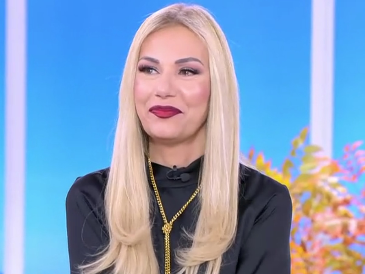 Τίνα Μεσσαροπούλου: «Είχα ζητήσει από τη νταντά να φτιάξει ένα γάλα στο παιδί μου και μου είπε “πάλι θα φάει;”»