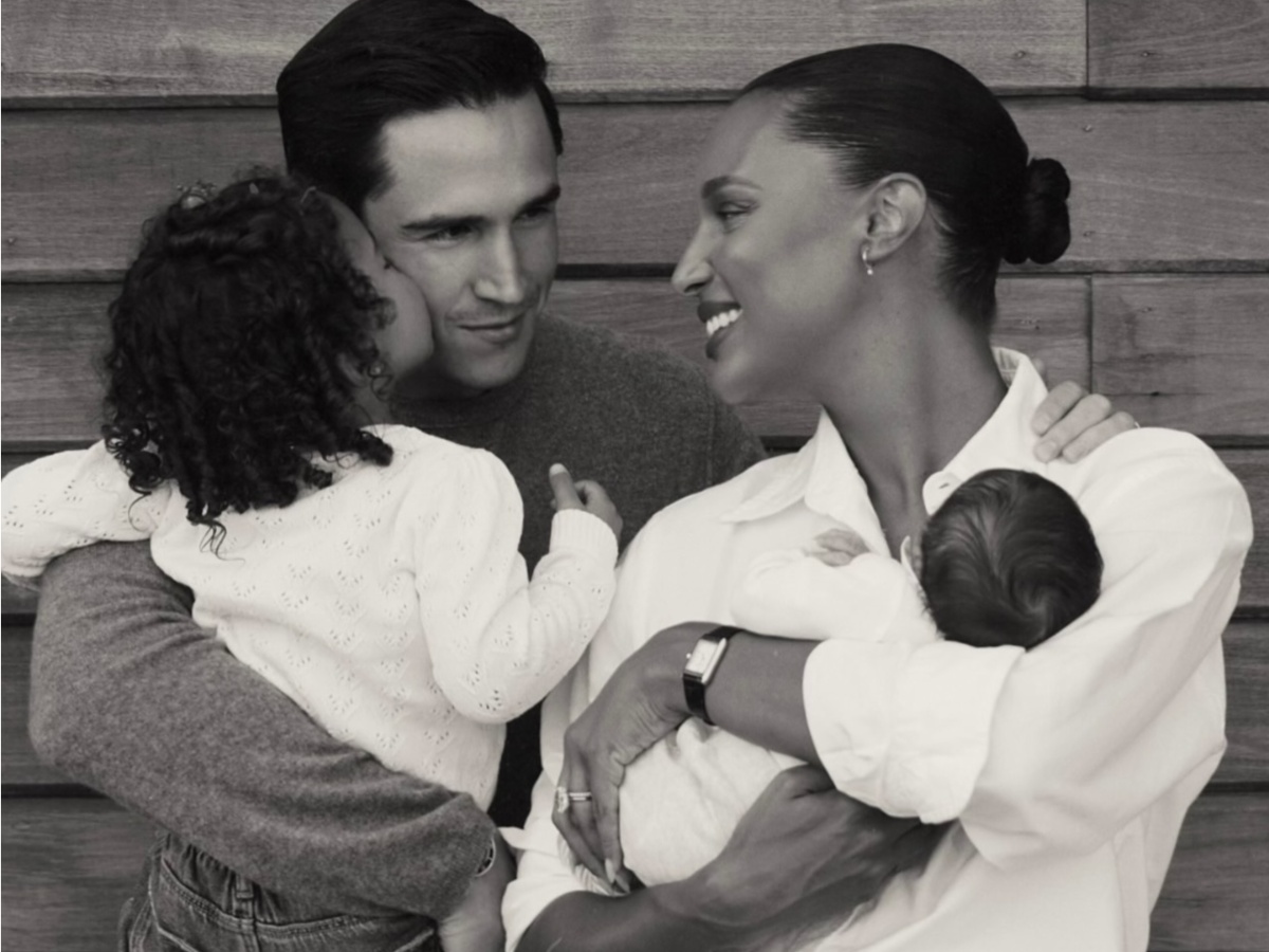 Τζάσμιν Τούκς: Γέννησε το μοντέλο που είχε περπατήσει στο Victoria’s Secret Fashion Show στον ένατο μήνα της εγκυμοσύνης της