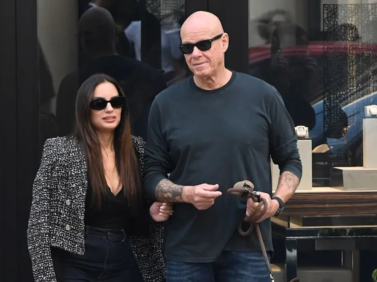 Τζώνη Καλημέρης – Ελπίδα Ιακωβίδου: Βόλτα στο κέντρο της Αθήνας για το αγαπημένο ζευγάρι – Φωτογραφίες