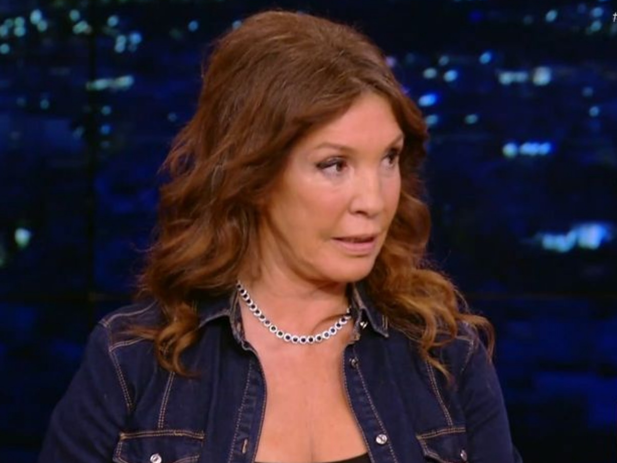 Βάνα Μπάρμπα: «Μετά την εμμηνόπαυση είναι σαν τσουνάμι – Τα παιδιά φεύγουν και εμείς μένουμε εγκλωβισμένες στον ρόλο της μητέρας»