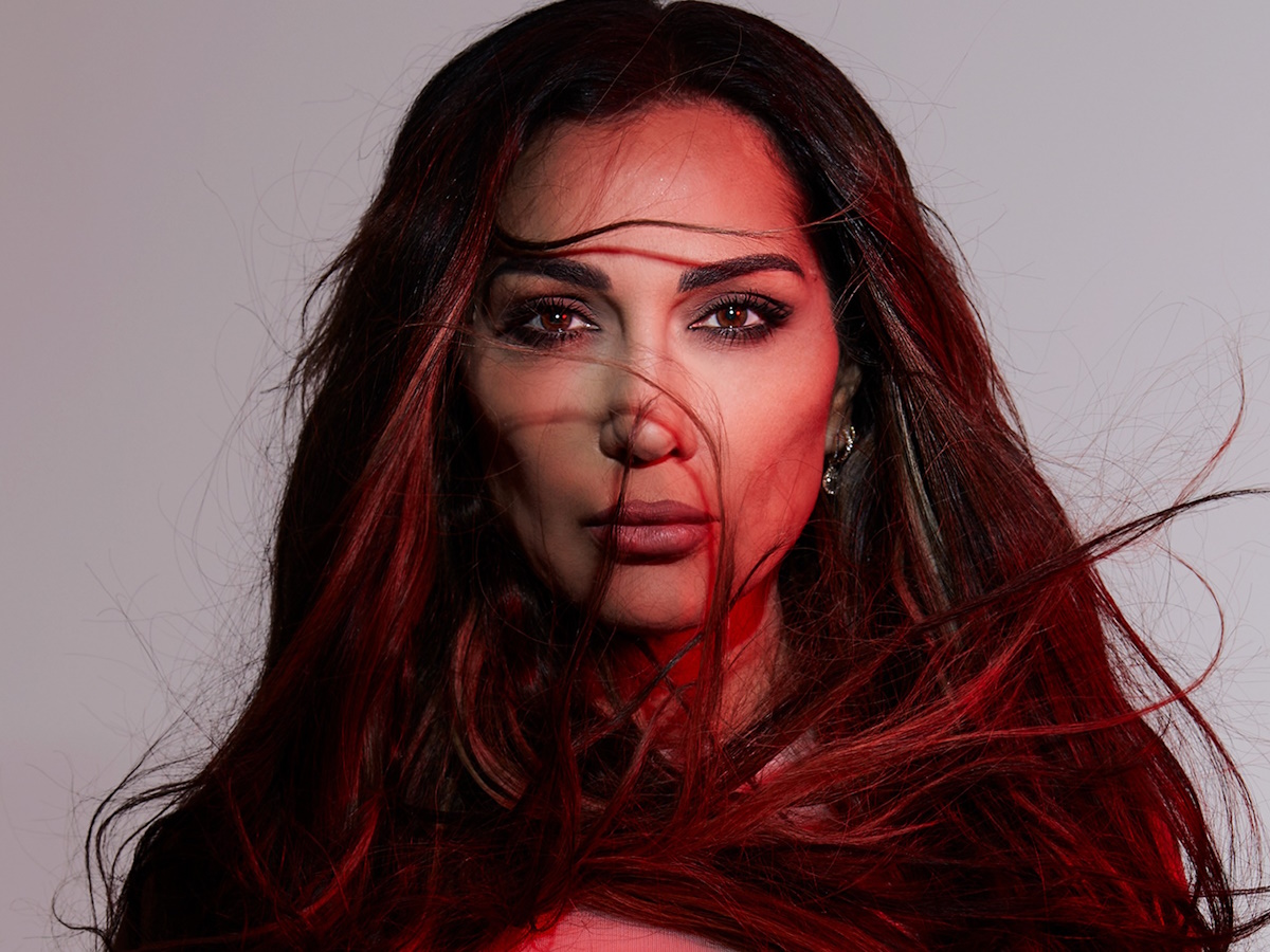 Δέσποινα Βανδή – «Καλά Να Περνάτε»: Το πολυαναμενόμενο νέο της hit κυκλοφορεί από την Panik Records