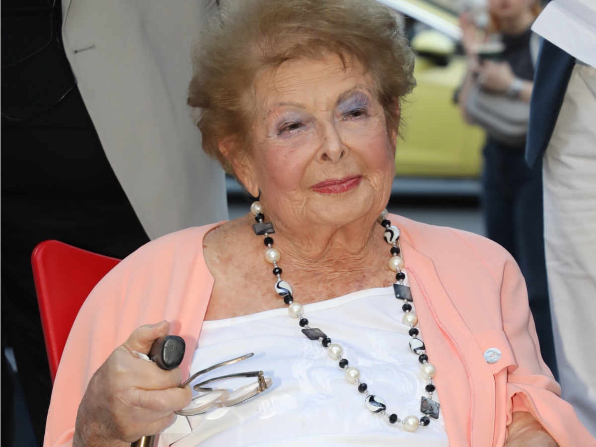 Βέφα Αλεξιάδου: Ένας χρόνος από τον θάνατό της – Απούσες οι δυο εγγονές από το μνημόσυνο