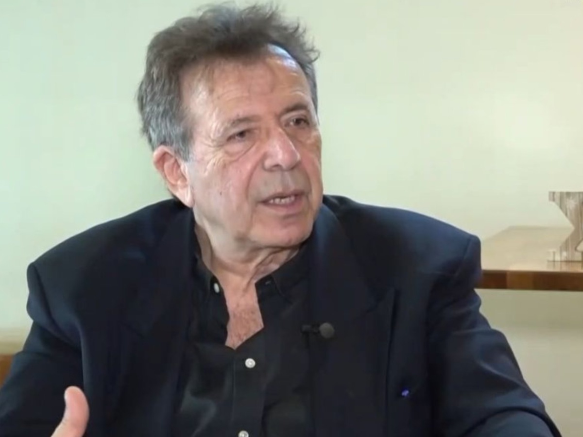 Χρήστος Φωτίδης: «Ο Μανούσος Μανουσάκης τηλεφώνησε στη γυναίκα του και είπε “Εδώ γίνονται αληθινά θαύματα, δεν ξανάρχομαι πίσω”»