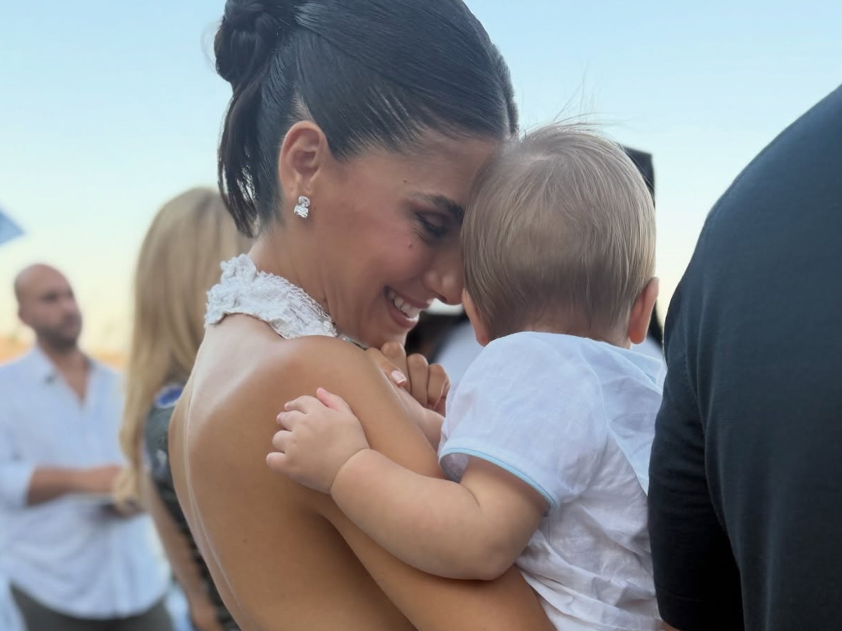 Αλεξάνδρα Νίκα: Φωτογραφίζει τον μονάκριβο γιο της, Βασίλη, με μπλούζα «Αργυρός»