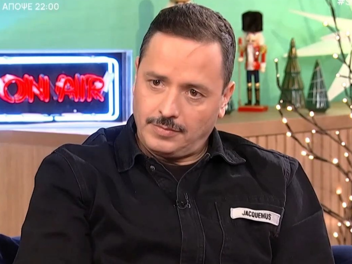 Ο Αλέξανδρος Τσουβέλας για τον ιερέα πατέρα του: «Μας έλεγε μόνο “μην τρώτε κρέας έξω Μ. Παρασκευή και με ξεφτιλίζετε”»