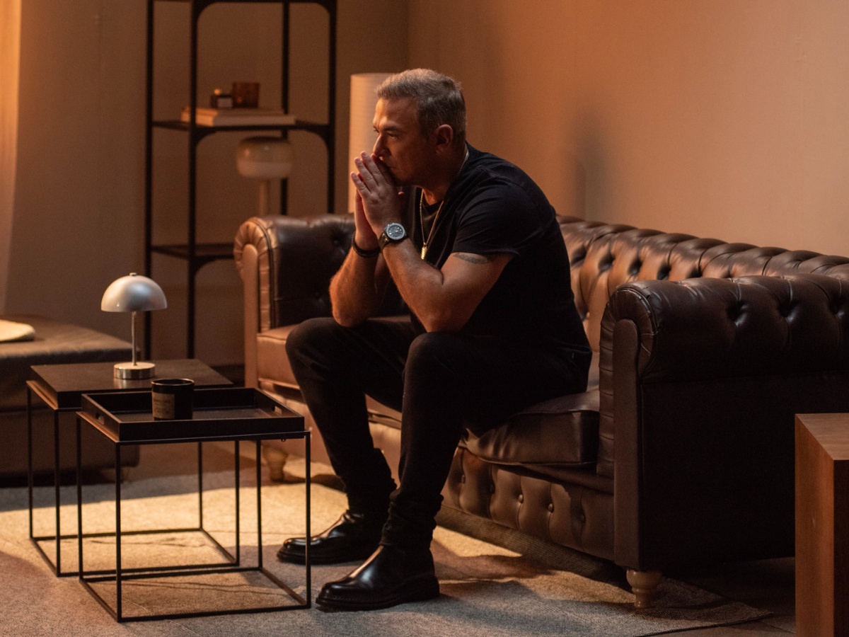 Αντώνης Ρέμος: Κυκλοφόρησε το ιδιαίτερης αισθητικής video clip της για το νέο του τραγούδι «Δευτέρα»