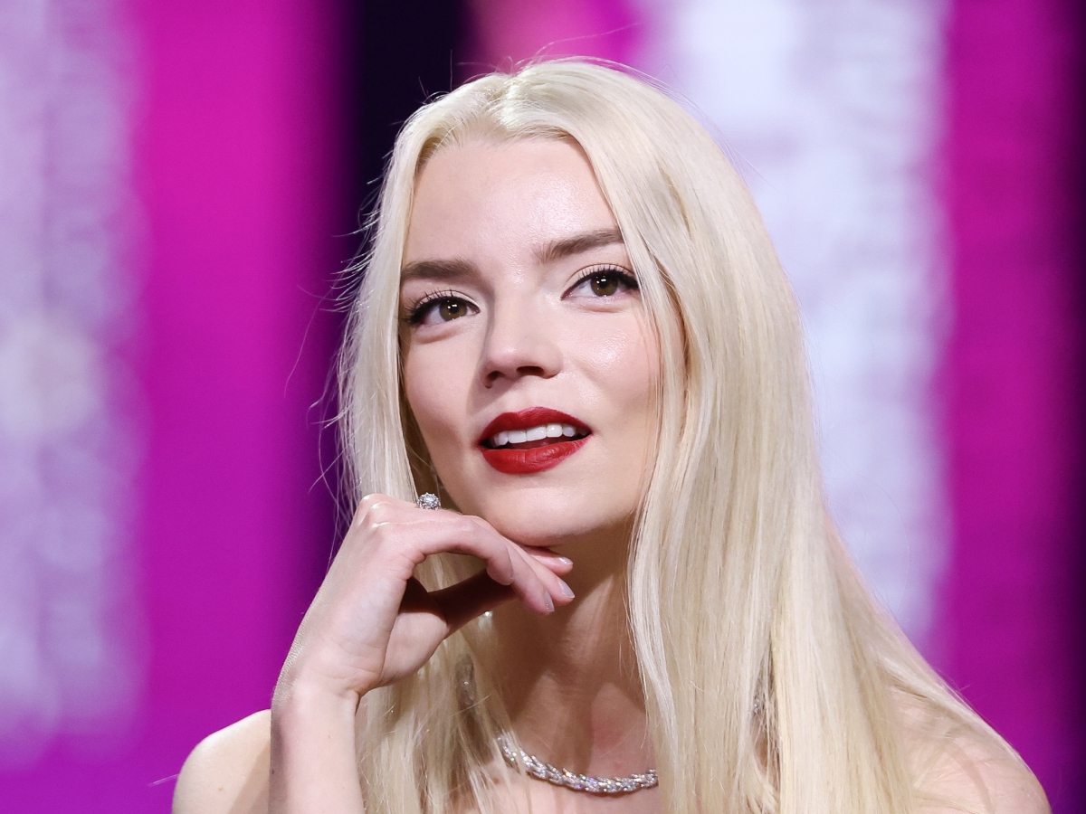 Anya Taylor-Joy: Στην τελευταία της red carpet εμφάνιση μοιάζει με Ελληνίδα Θεά