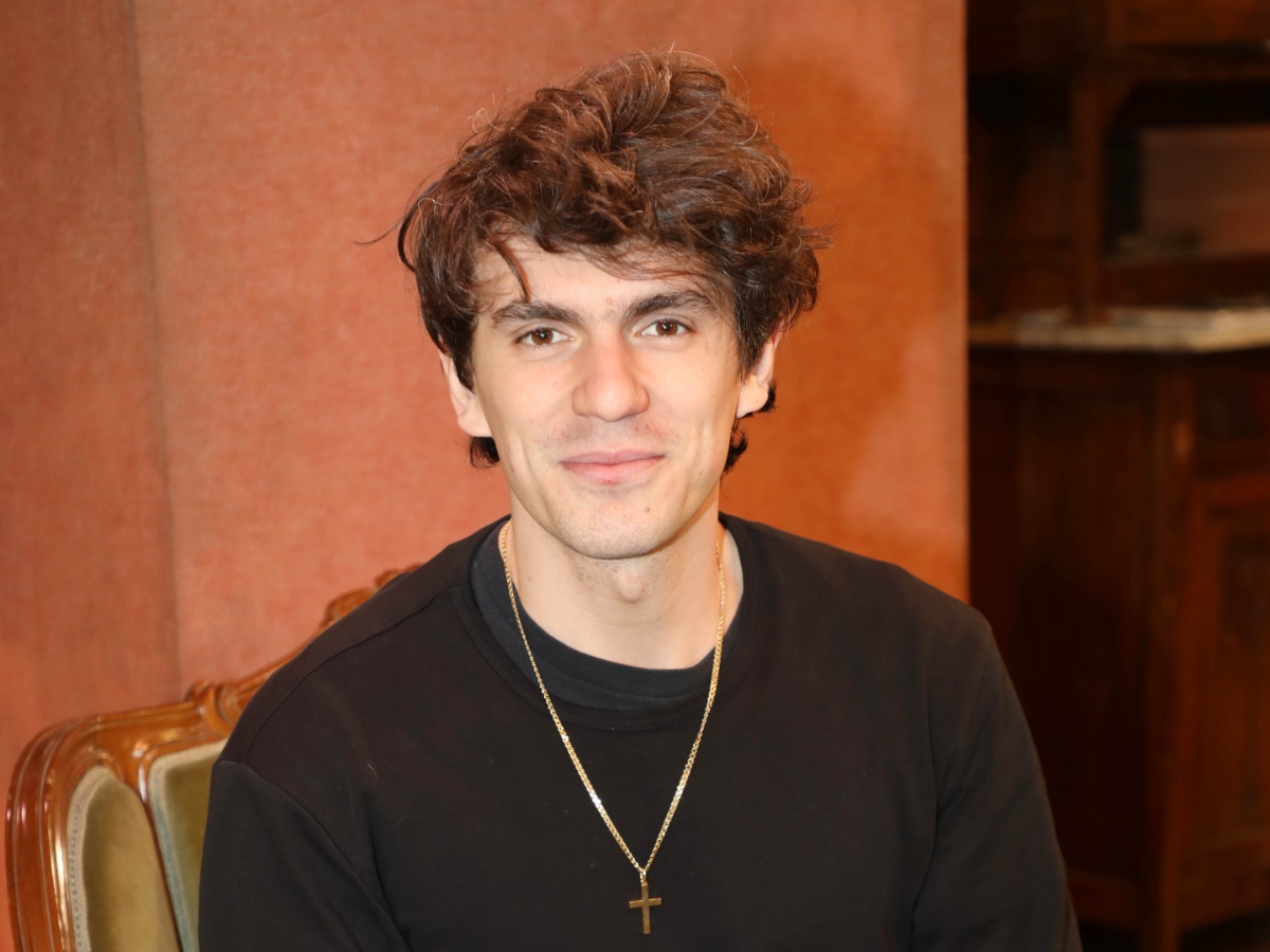 Δημήτρης Καπουράνης: «Ο παππούς και η γιαγιά μου ήταν οι γονείς μου, τους βιολογικούς γονείς μου τους γνώρισα όταν ήμουν τριών»