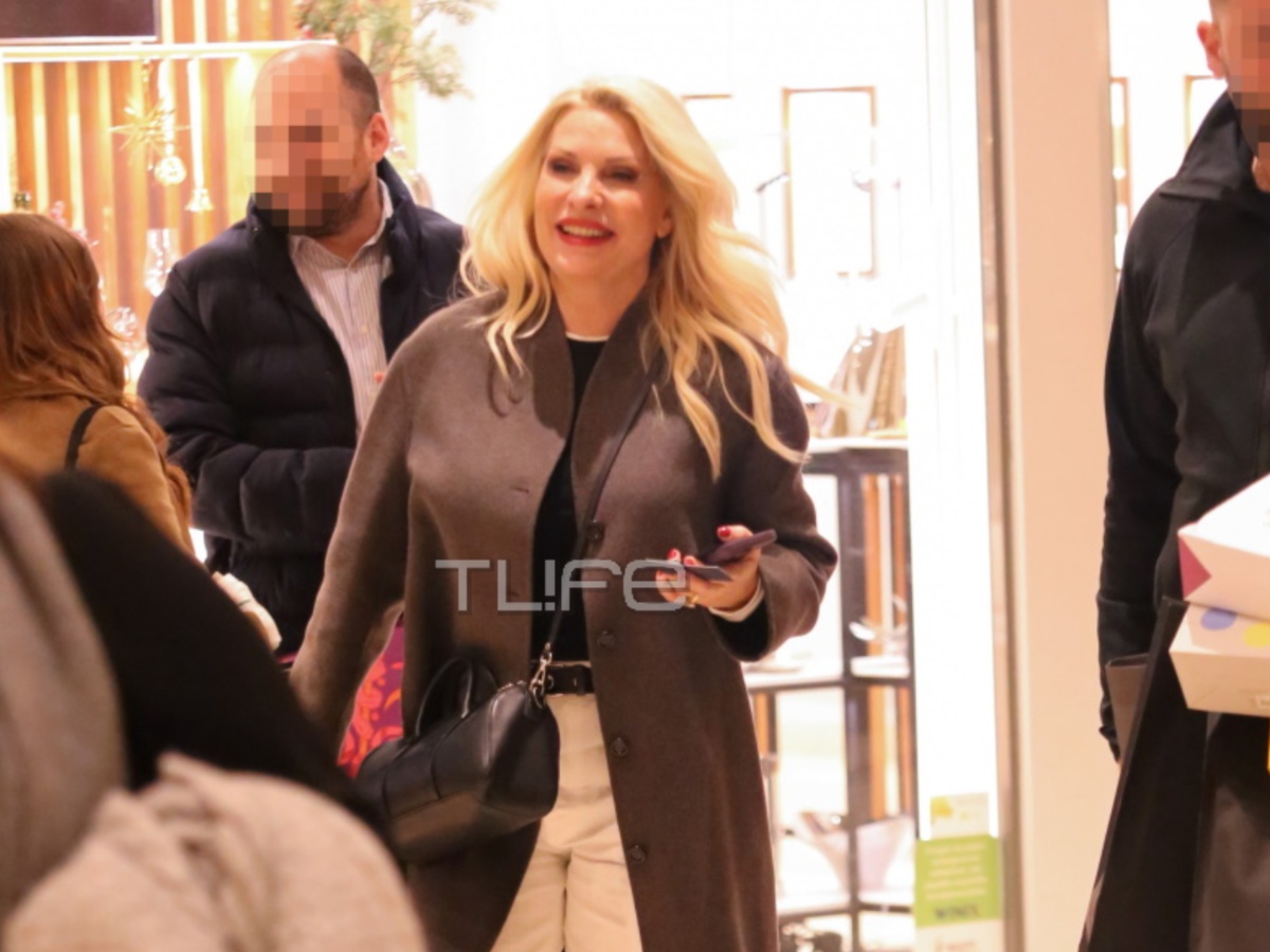 Αποκλειστικό! Ελένη Μενεγάκη: Για χριστουγεννιάτικες αγορές λίγο πριν τις γιορτές – Φωτογραφίες