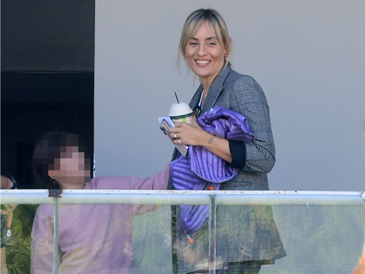 Ελεονώρα Μελέτη: Βόλτα στα νότια προάστια με την 7χρονη κόρη της, Αλεξάνδρα – Φωτογραφίες