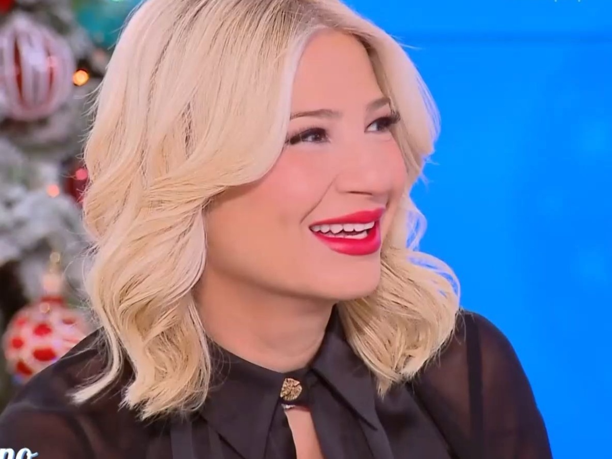 Η Φαίη Σκορδά επέστρεψε από τις διαφημίσεις με διαφορετικό μακιγιάζ: «Επειδή ήταν λίγο σκοτεινό»