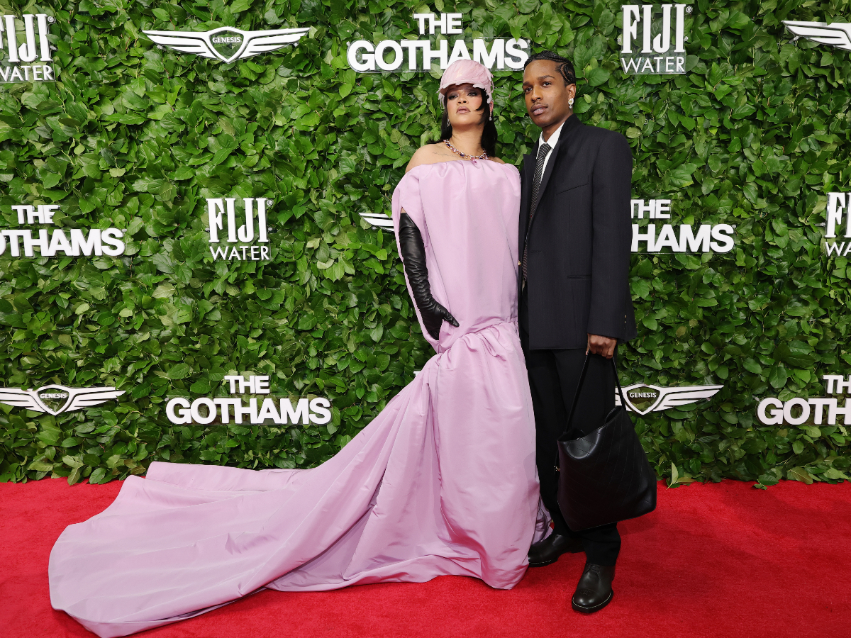Gotham Awards 2025: H Rihanna κλέβει την παράσταση στο red carpet πριν καν αρχίσουν τα βραβεία
