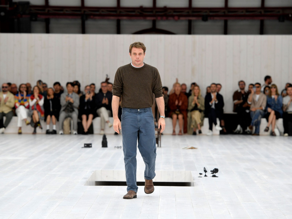 Jonathan Anderson: Σχεδιαστής της Χρονιάς για τρίτη συνεχόμενη φορά – Τον αγαπάμε!