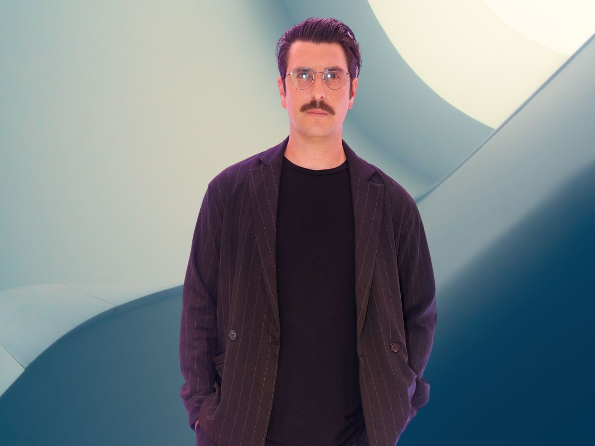 Γιώργος Γεροντιδάκης: «Όταν είσαι ερωτευμένος, ο χρόνος σταματάει και ζεις, χωρίζεις γιατί δε σου αρέσουν πια αυτά που ερωτεύτηκες»