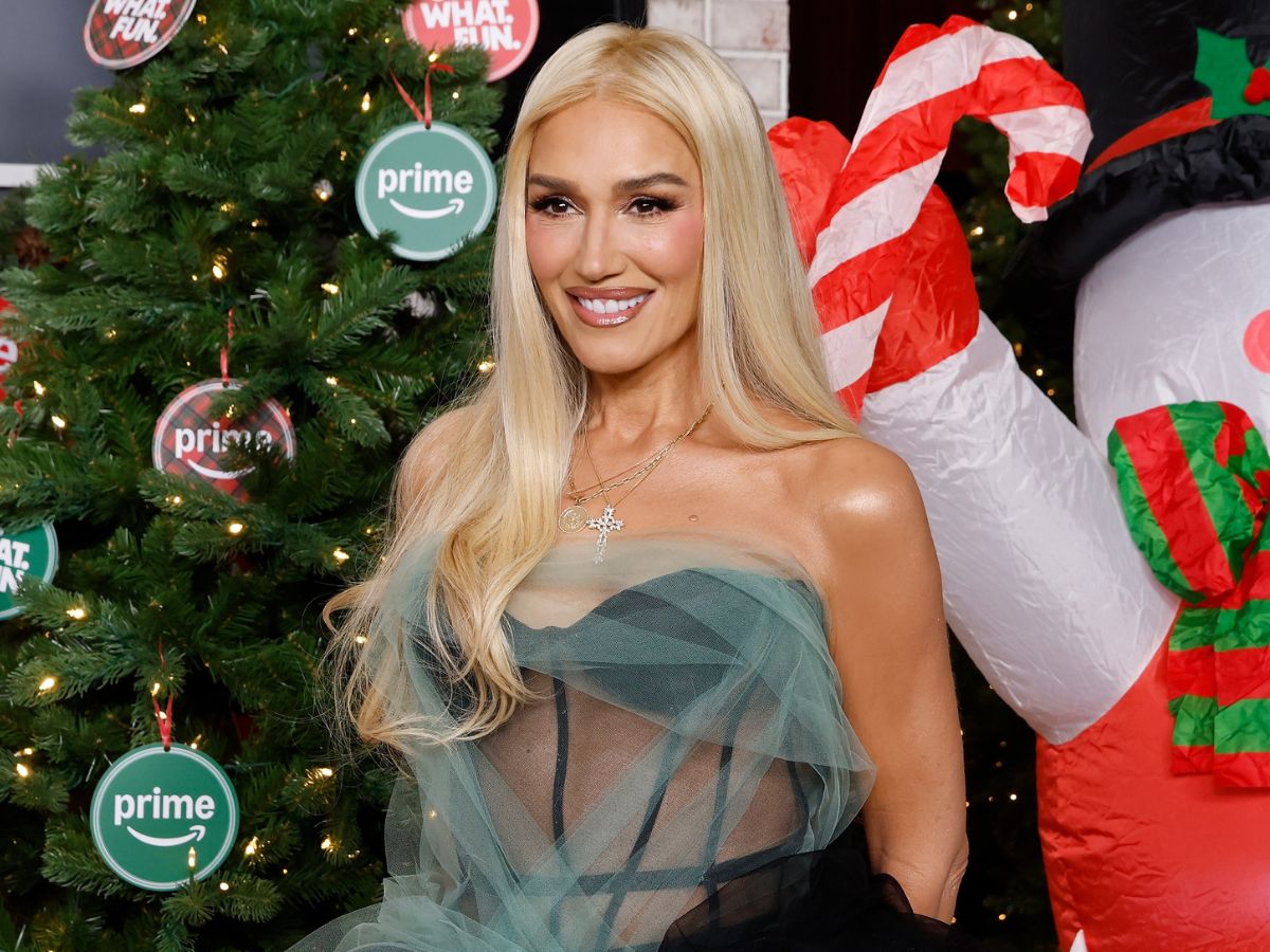 Gwen Stefani: Το soft glam μακιγιάζ της θα σε συνοδεύσει σε κάθε xmas gathering