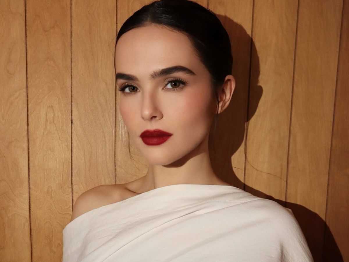 Ηoliday glam: Τα red velvet χείλη που θέλουμε να δοκιμάσουμε όλες φέτος τις γιορτές!