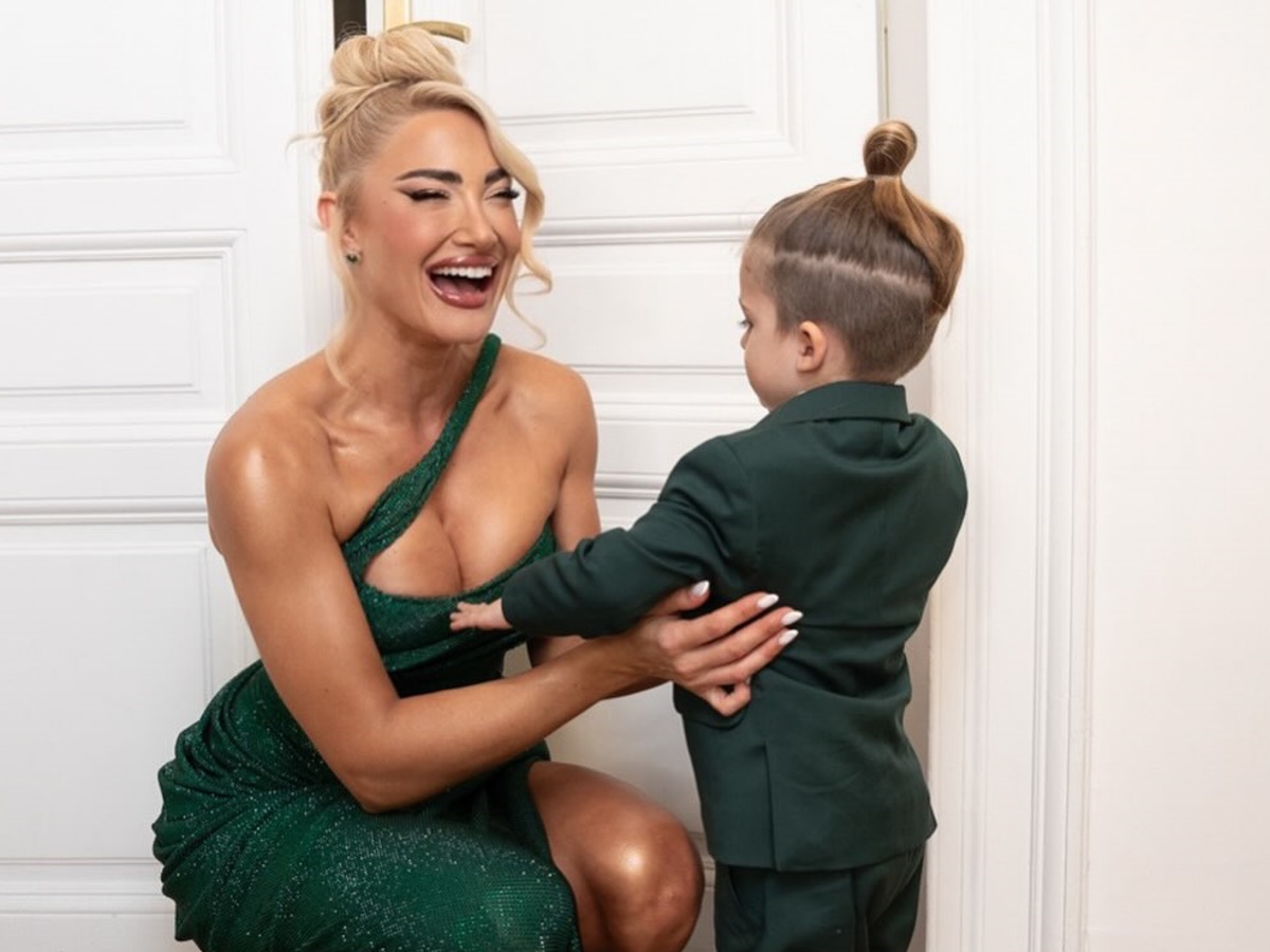 Ιωάννα Τούνη: Ακύρωσε τα σχέδια με τον γιο της, Πάρη για τα κάλαντα – Βίντεο