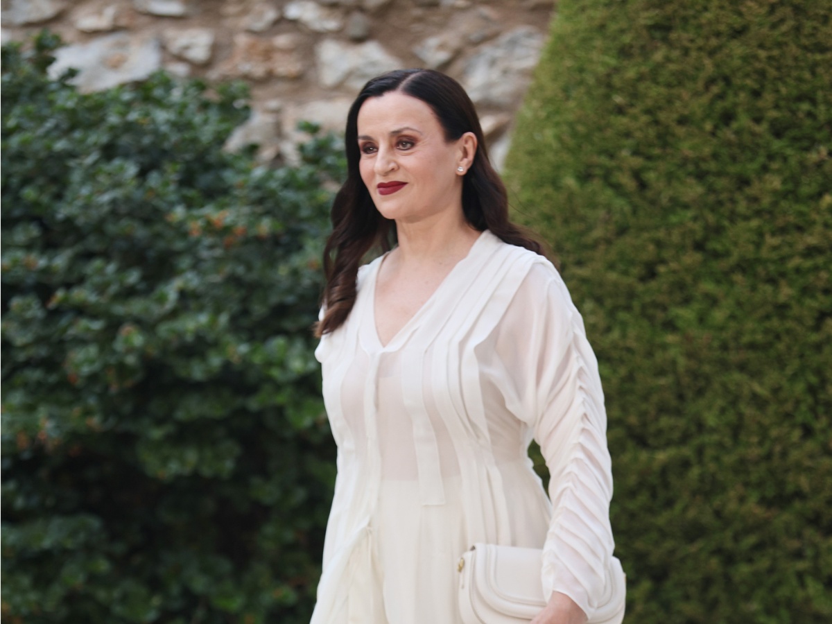 Καρυοφυλλιά Καραμπέτη: «Στην αρχή δε μου ήταν εύκολο να εμφανιστώ με τα εσώρουχα στη σκηνή, παλιά το έκανα με μεγάλη άνεση»