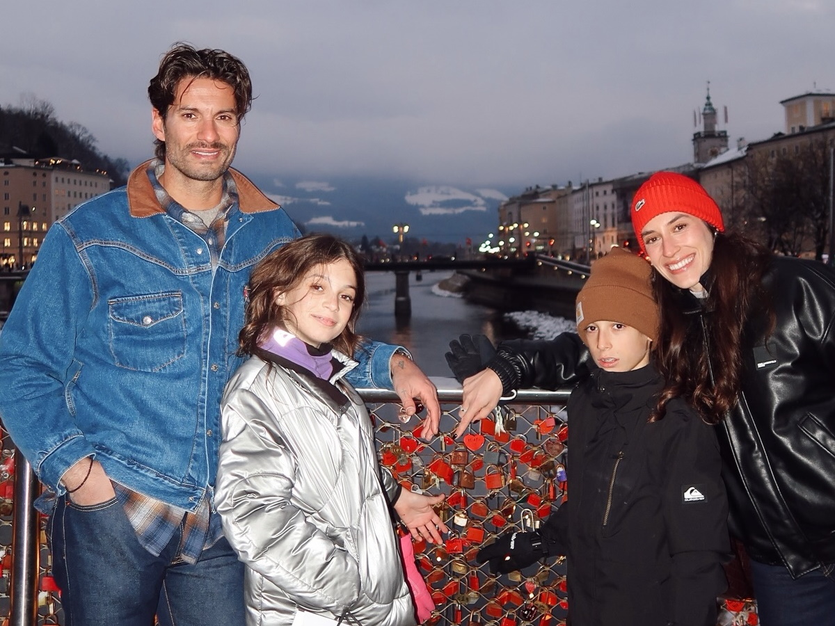 Γιώργος Καράβας – Ραφαέλα Ψαρρού: Χριστουγεννιάτικο road trip με τα παιδιά τους – Φωτογραφίες