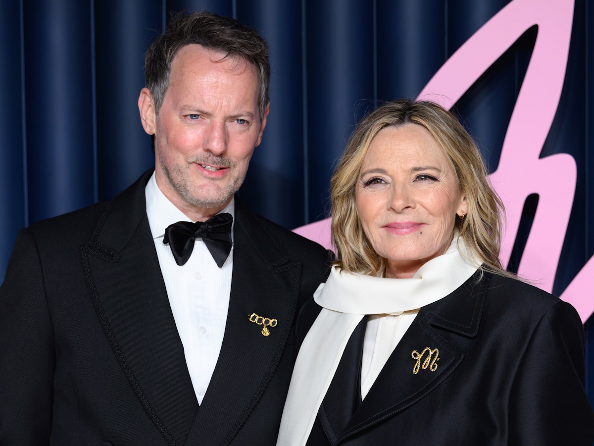 Κιμ Κατράλ: Η 69χρονη Σαμάνθα του «Sex And The City» παντρεύτηκε για τέταρτη φορά