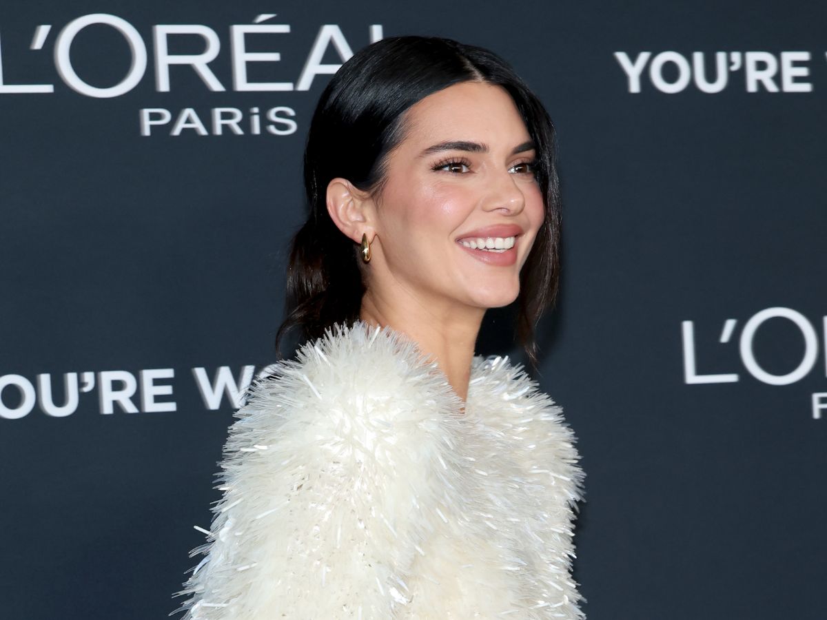 Kendall Jenner: Υποδέχεται τη festive season με ένα μακιγιάζ γεμάτο λάμψεις