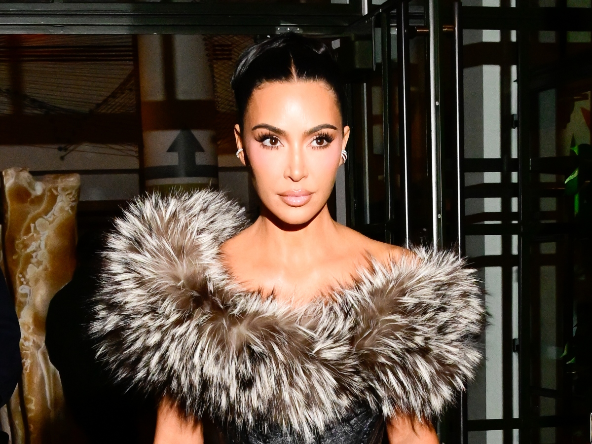 H Kim Kardashian φέρνει τα Χριστούγεννα λίγο πιο κοντά με το τελευταίο της beauty look